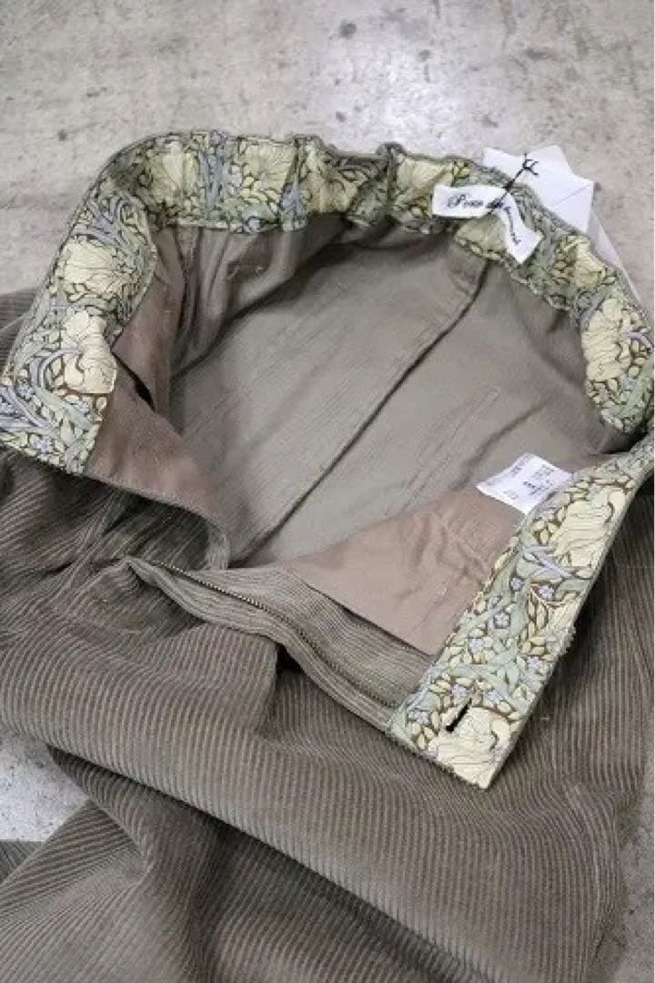 Porter des boutouns【ポルテデブトン】　コーデュロイパンツ