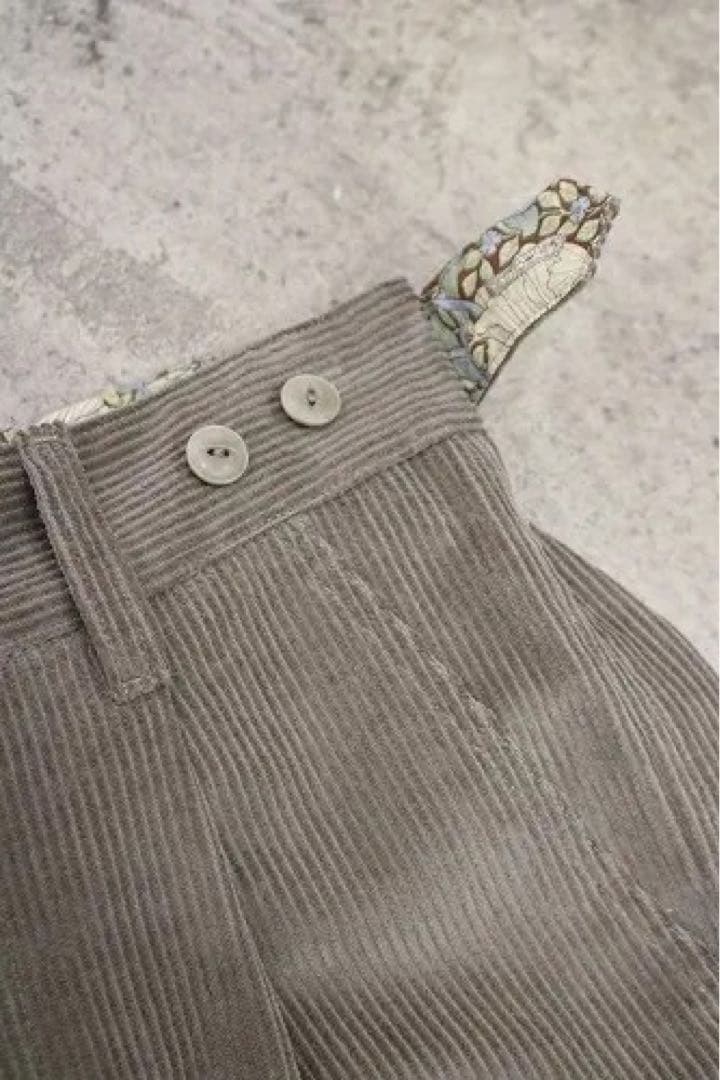 Porter des boutouns【ポルテデブトン】　コーデュロイパンツ