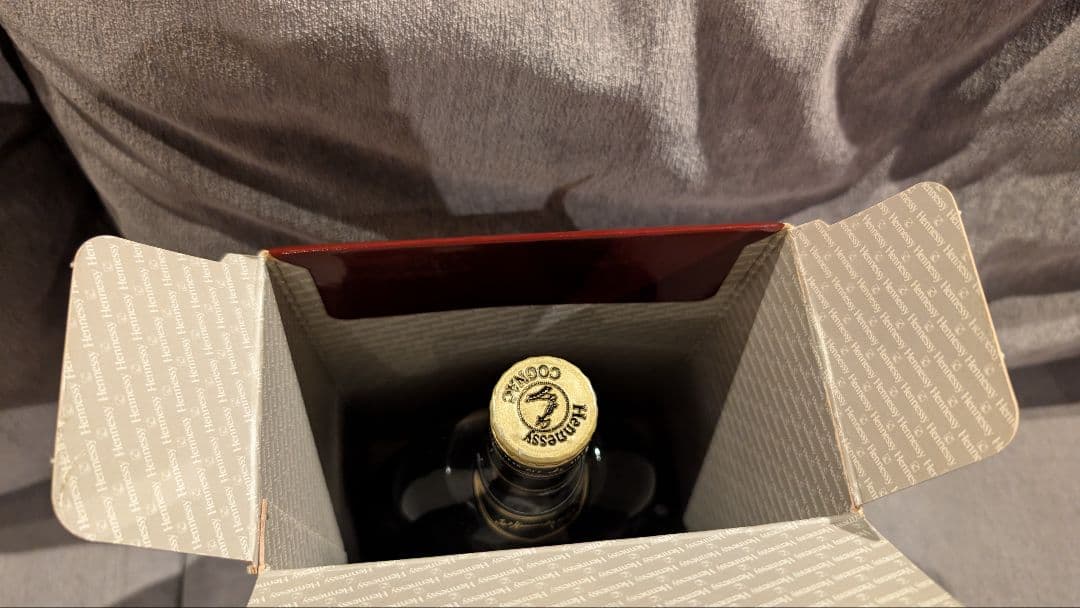 Hennessy X.O コニャック 700ml　金キャップクリアボトル