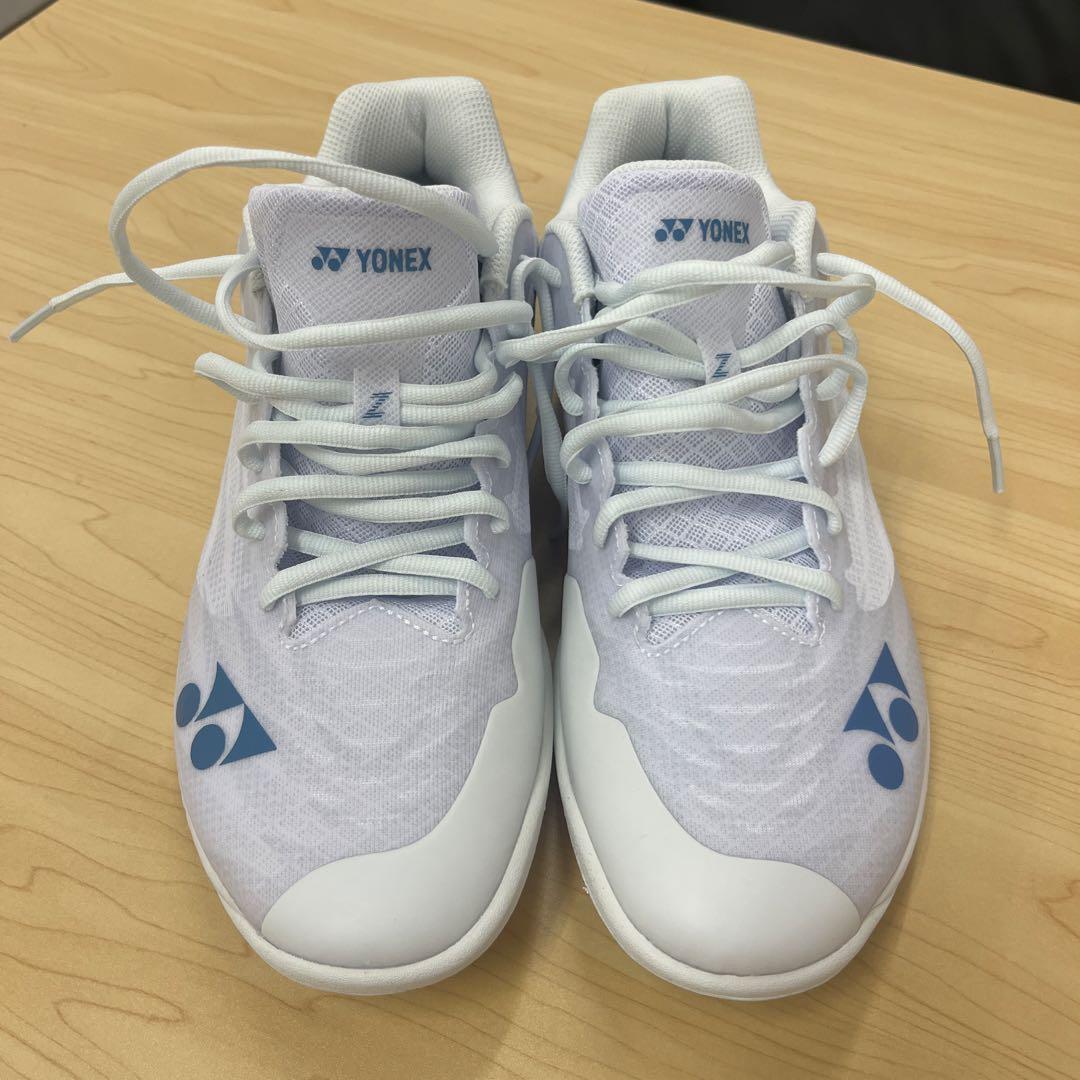 カワ　 YONEX エアラスz バドミントンシューズ ホワイト/ブルー