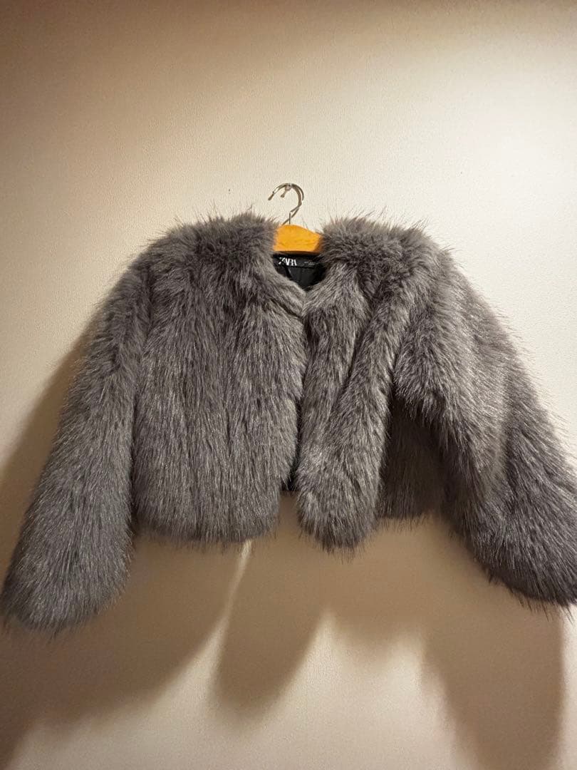 ZARA グレー フェイクファーショートコート