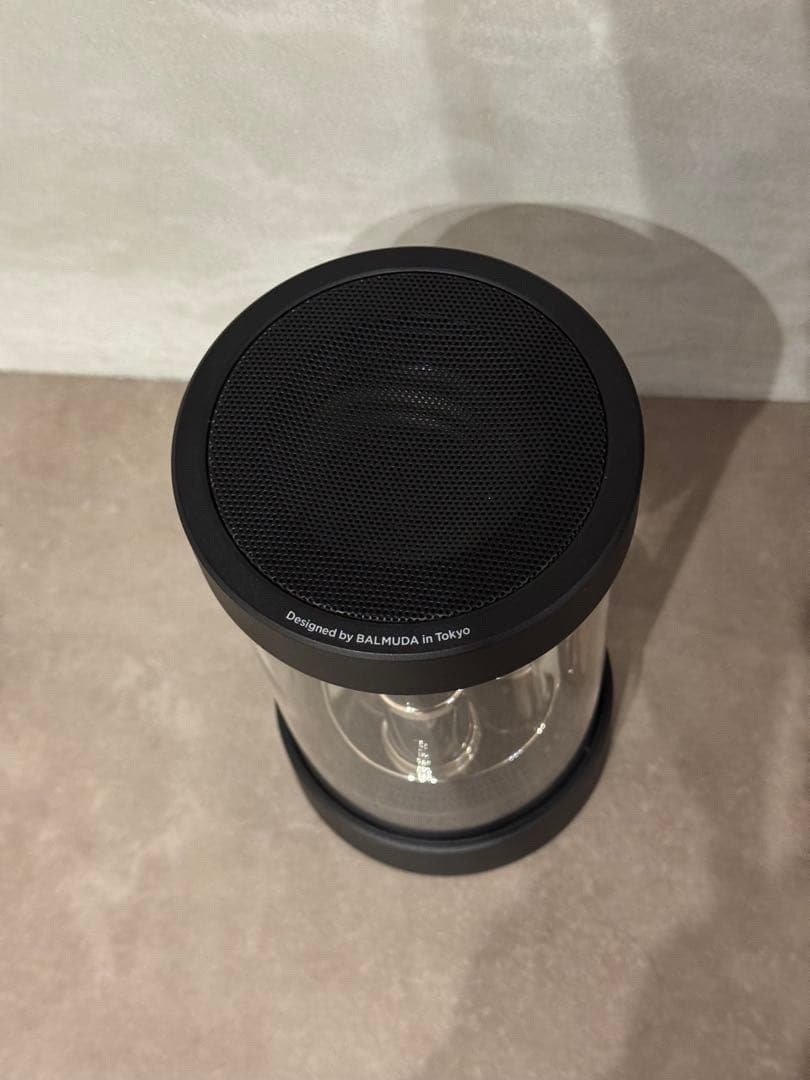 【完品（専用充電器・説明書付き）】バルミューダ The Speaker M01A