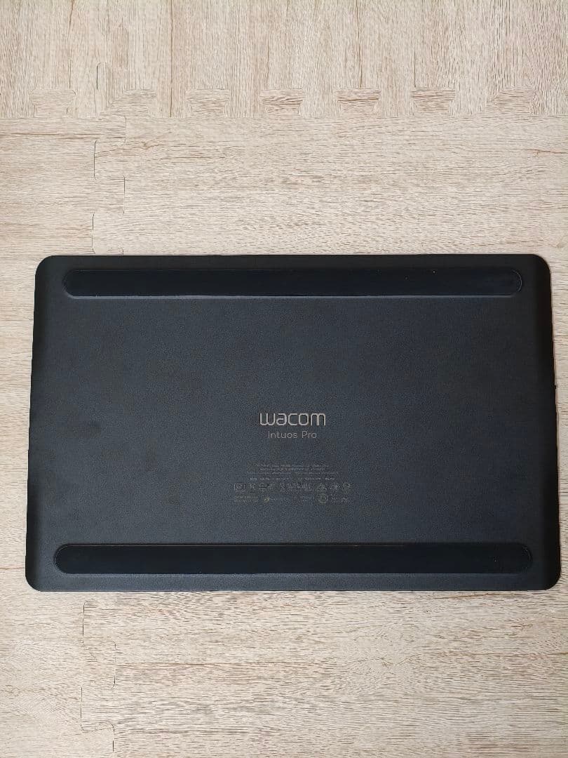 WacomIntuos Pro M(PTH-660) 純正スムースシート装着済み