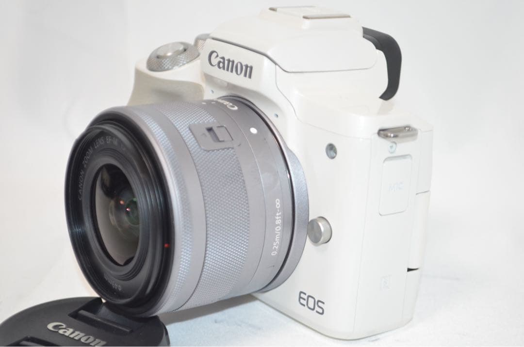 ★お洒落ホワイト♪高性能ミラーレス！スマホ転送OK★キヤノン Kiss M