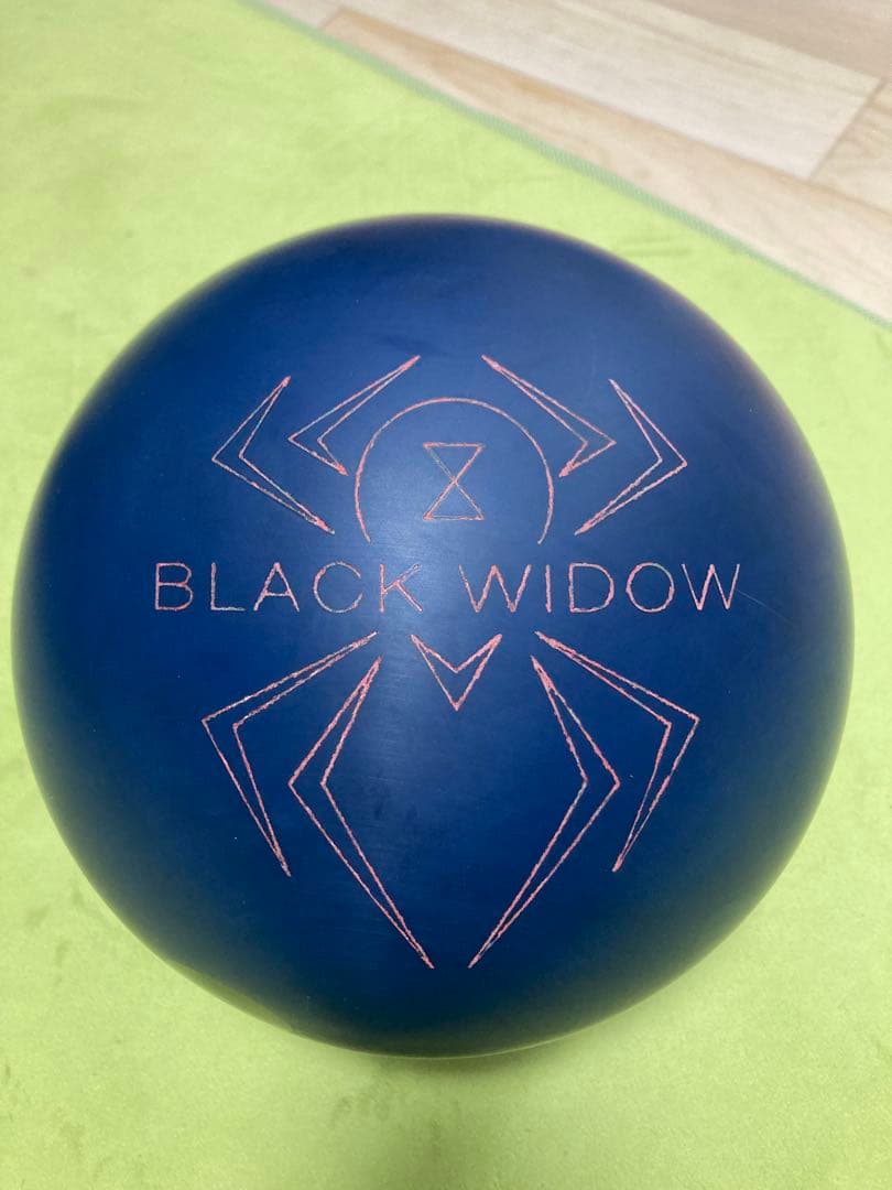 ボウリングボール ブラックウィドウウレタンブルー 14ポンド