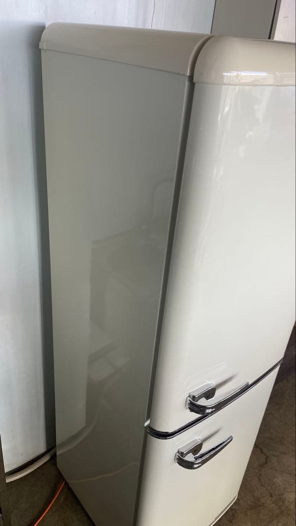 Grand Line ホワイト冷蔵庫 レトロスタイル 2ドア 2019年製