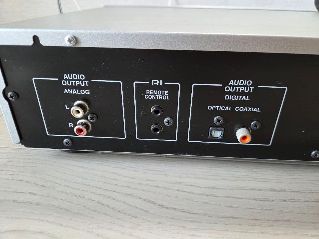 (ジャンク扱い) ONKYO C-7030 CDプレーヤー