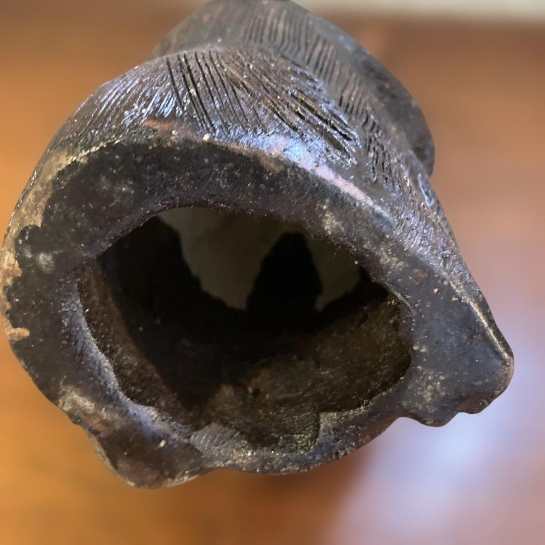 名門　狸庵の珍しいバットを持ったキュートなお目目のタヌキ君の置物です。