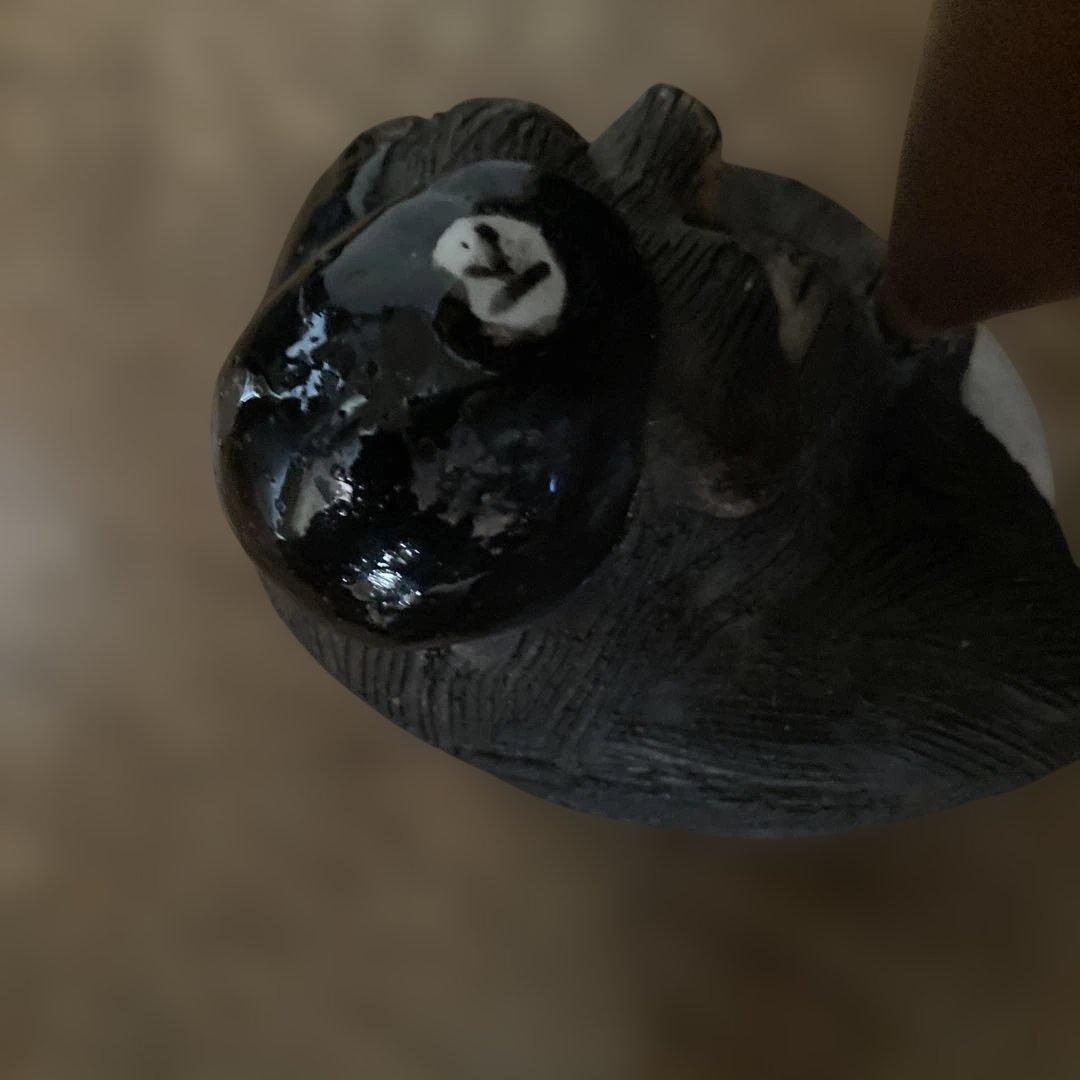 名門　狸庵の珍しいバットを持ったキュートなお目目のタヌキ君の置物です。