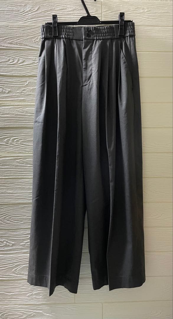 パブリックトウキョウ　スムージーワイドバレルレッグスラックス　ダークグレー