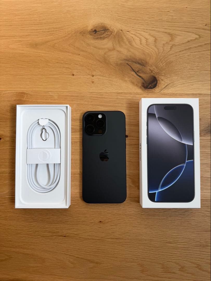 iPhone 16 Pro Max 256GB ブラックチタニウム＋おまけ付