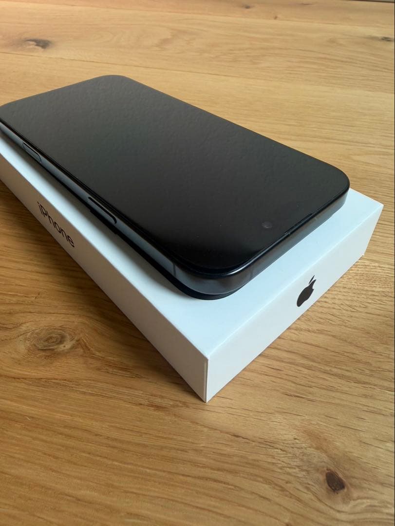 iPhone 16 Pro Max 256GB ブラックチタニウム＋おまけ付