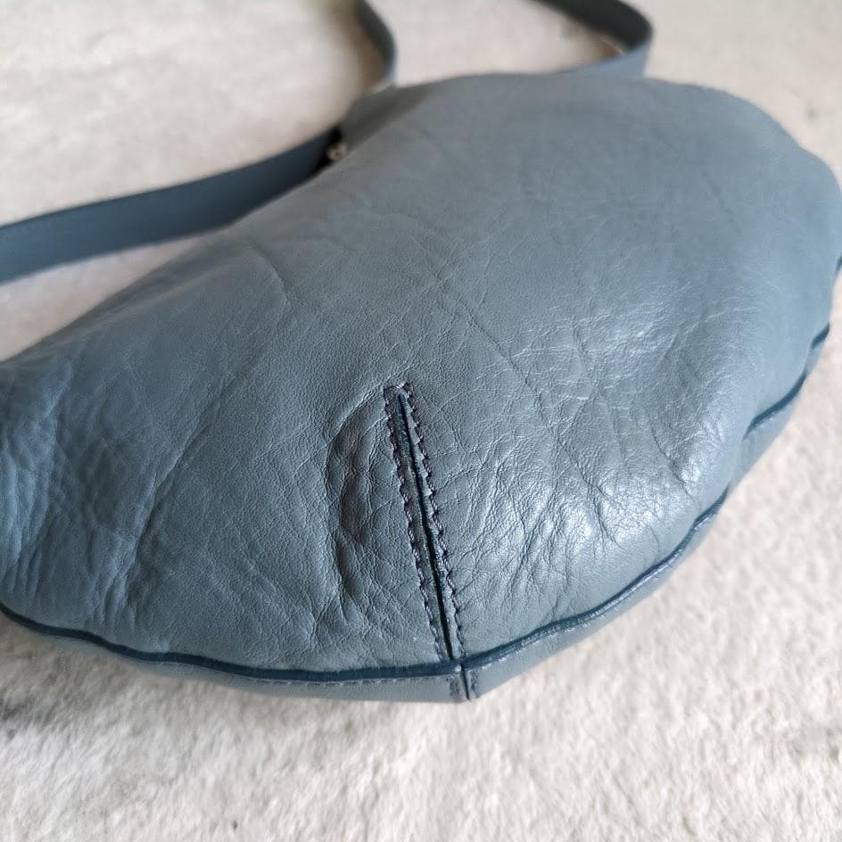 美品　ヒロフ　ショルダーバッグ　2way　ソーロ　ハーフムーン　レザー　ブルー