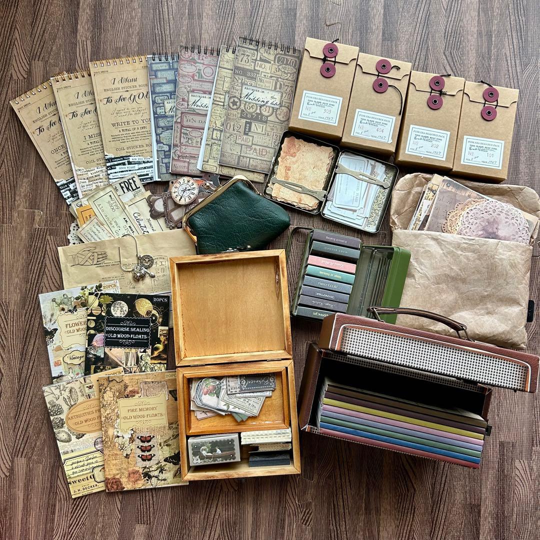 コラージュ素材 大容量まとめ売り／紙もの 木箱 ラジオ柄ケース付き