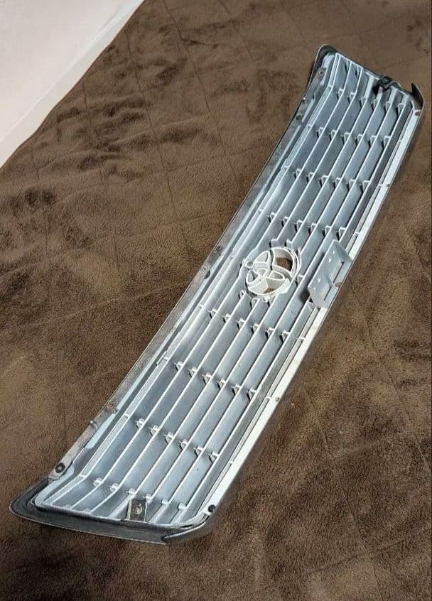 M*.様 ☆送料込み☆値下げ☆✭トヨタセルシオ２０後期 フロントグリル 美品！当