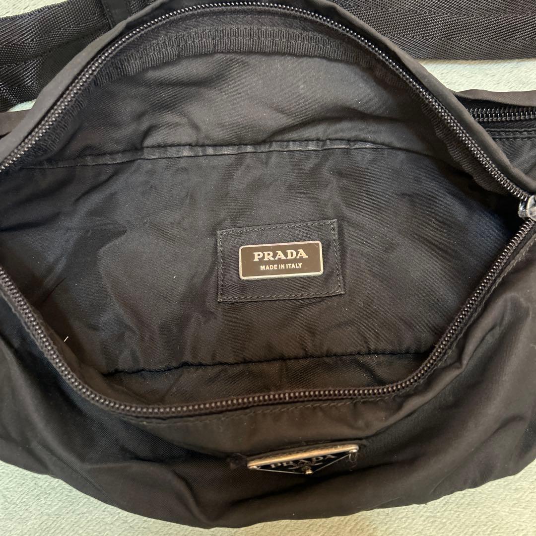 プラダ　ウエストポーチ　ウエストバッグ　黒　ナイロン