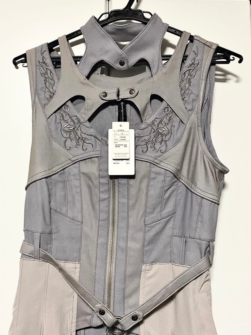 最終値下げ　Ozz Croce 刺繍入りロングベストワンピース　オッズオン