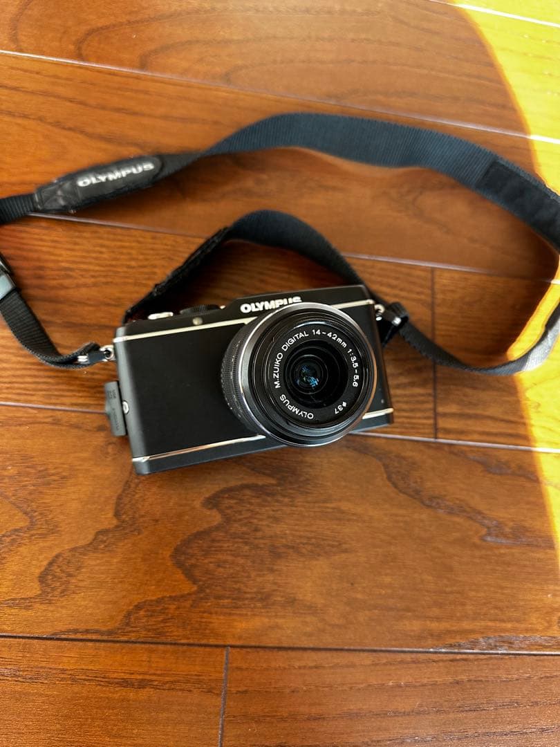 OLYMPUS ミラーレス一眼カメラ PEN E-P3 14-42mmレンズ