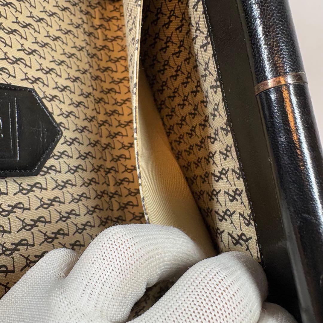 イヴ・サンローラン クラッチバッグ カサンドラロゴ　黒　レザー キルティング