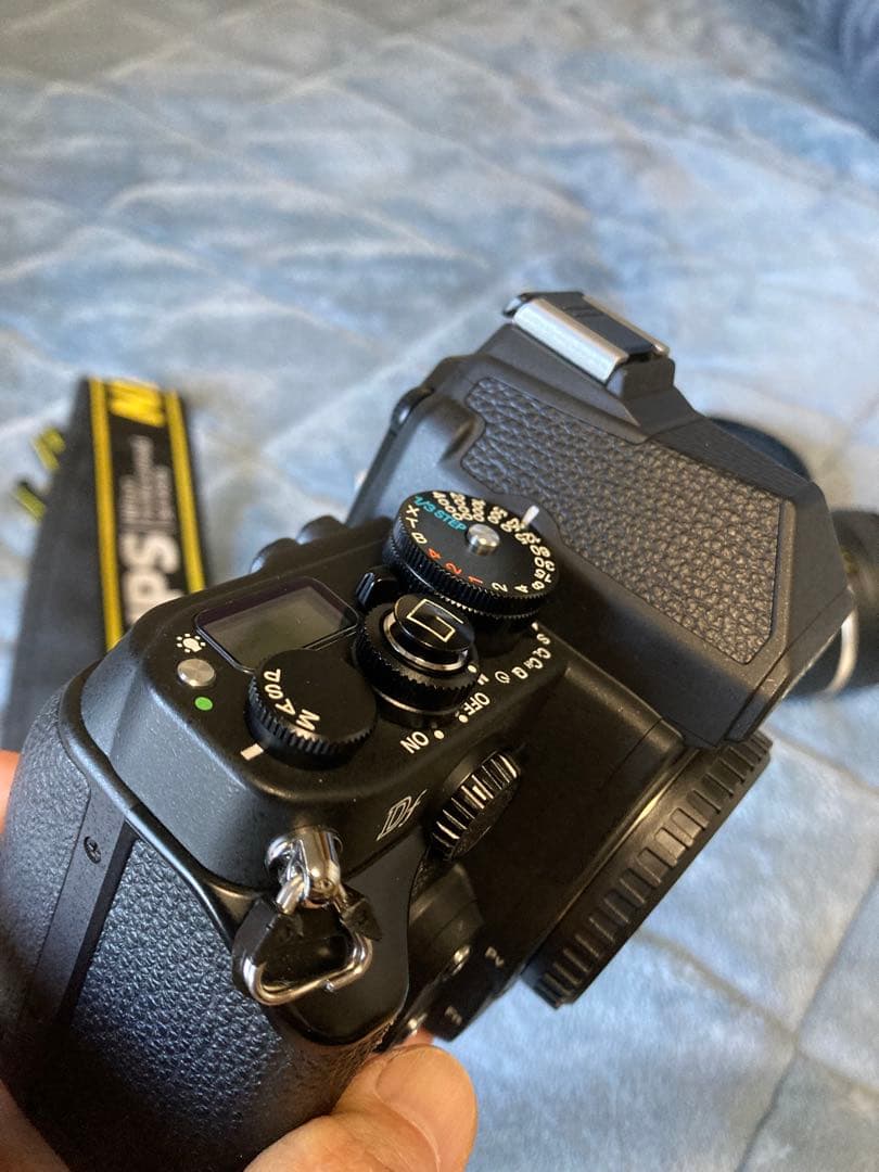 ニコンDF50mmf1.8付+DE-1グリップ+NPSストラップ