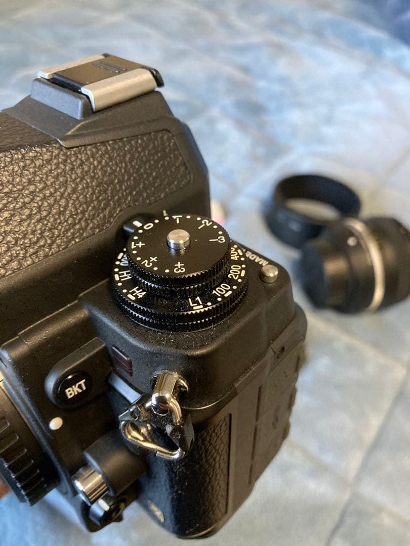 ニコンDF50mmf1.8付+DE-1グリップ+NPSストラップ