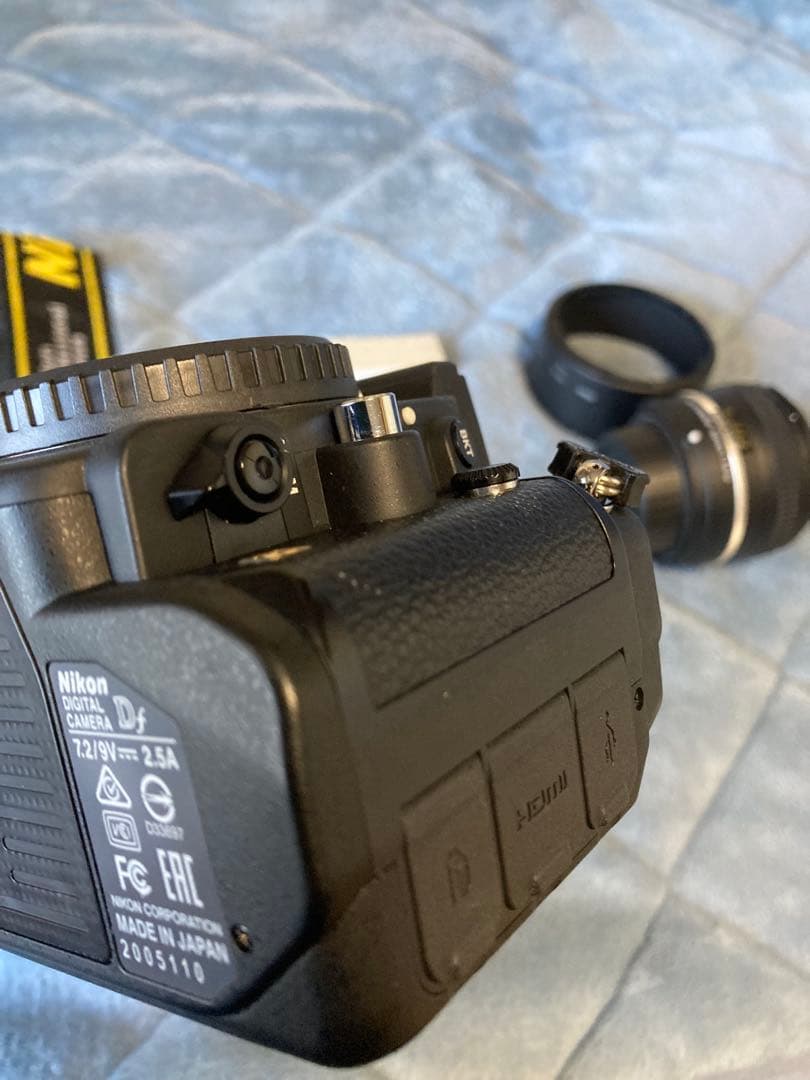 ニコンDF50mmf1.8付+DE-1グリップ+NPSストラップ