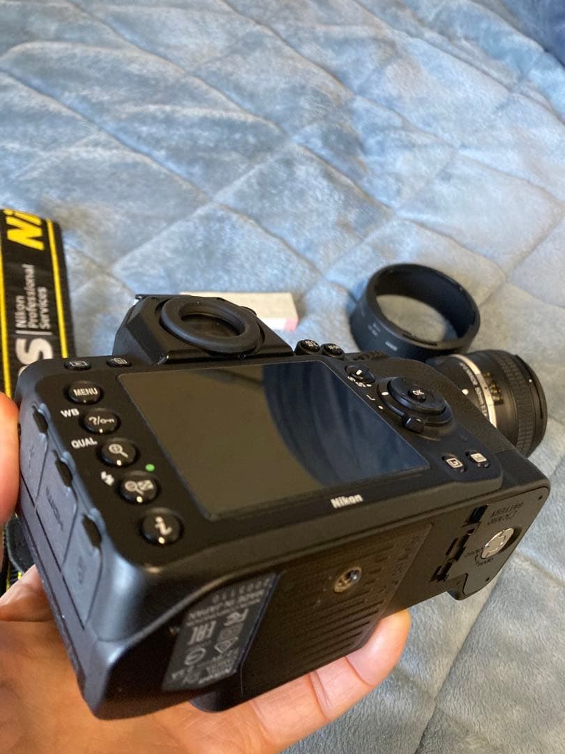 ニコンDF50mmf1.8付+DE-1グリップ+NPSストラップ