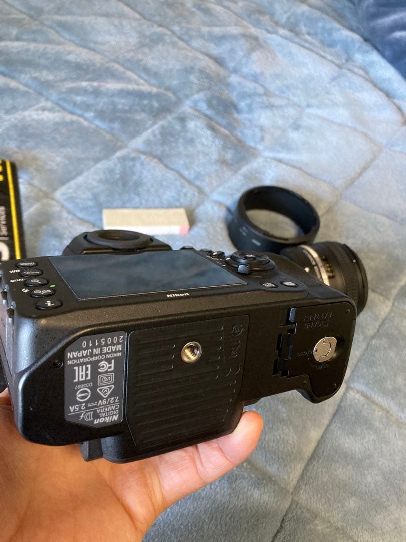 ニコンDF50mmf1.8付+DE-1グリップ+NPSストラップ