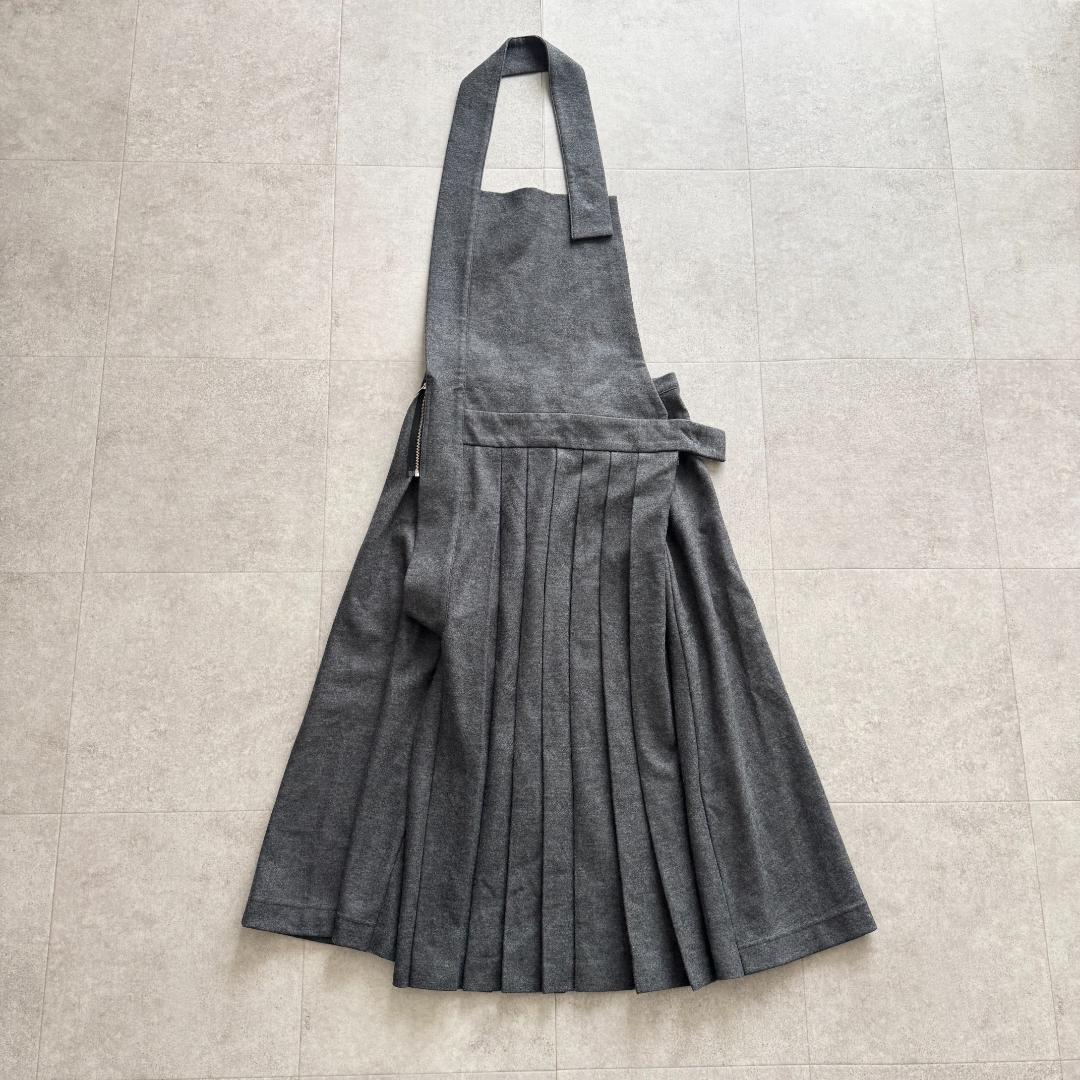 ワイズ　ロングワンピース　エプロン風　タグ付　グレー　1　プリーツ