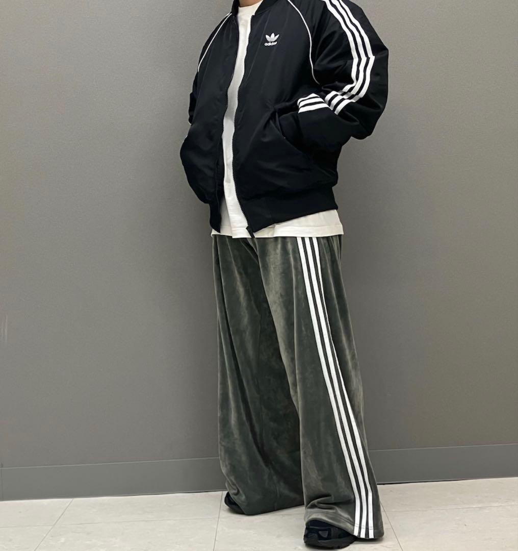 adidas originals ベルベット　ルーズトラックパンツ