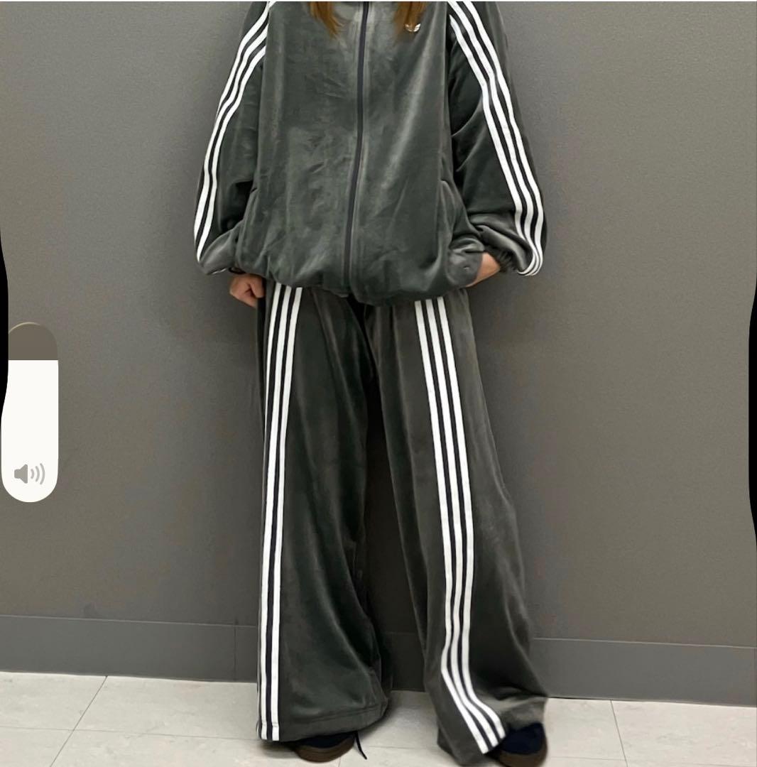 adidas originals ベルベット　ルーズトラックパンツ