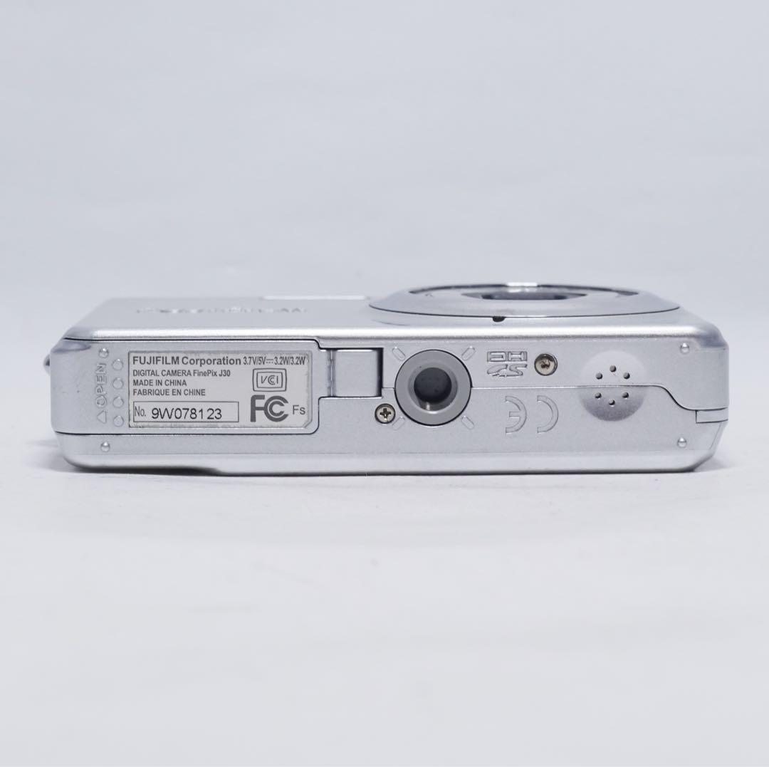 動作確認済 良品 FUJIFILM FinePix J30 シルバー コンデジ