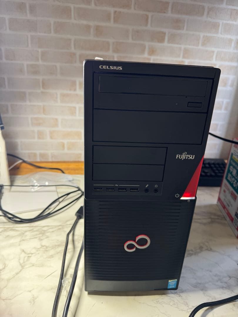 富士通　CELSIUS タワー型デスクトップPC