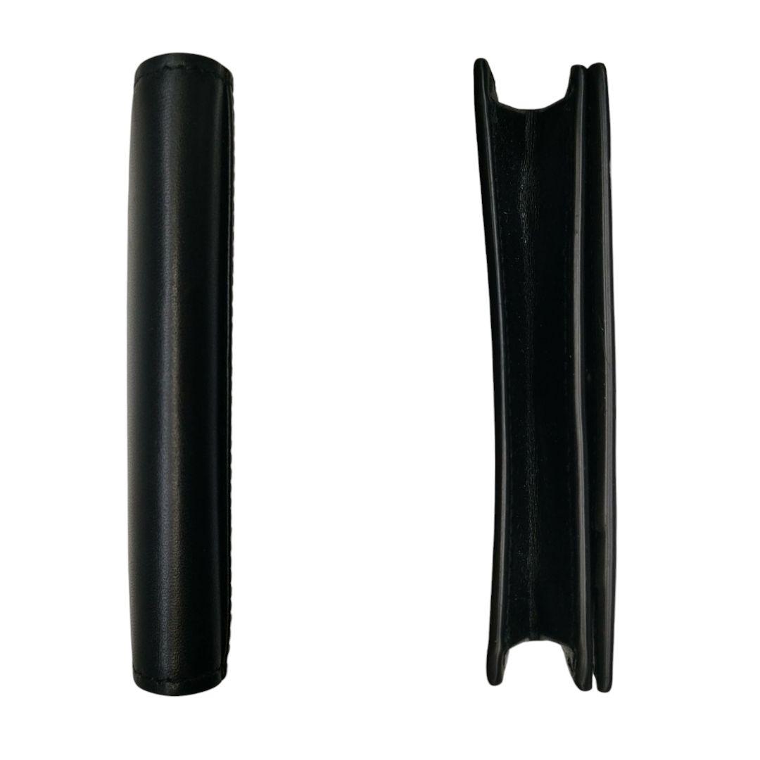 サンローラン　名刺入れ　ビジネスカードホルダー　ブラック　ロゴ　レザー