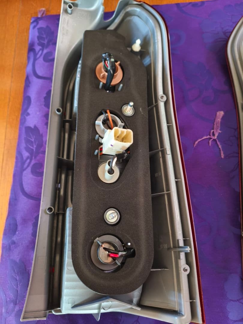 160系プロボックス テールランプ 新車取り外し