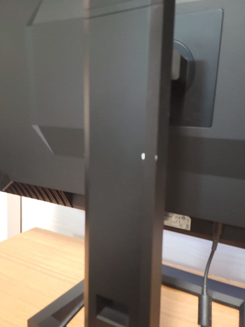 激安　INNOCN 32M2V MiniLED 4K 144Hzゲーミングモニタ