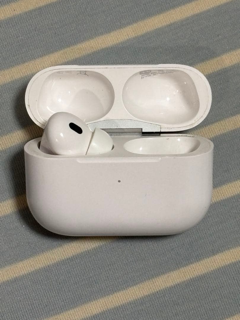 AirPods Pro 2左耳　本体 充電ケース付き