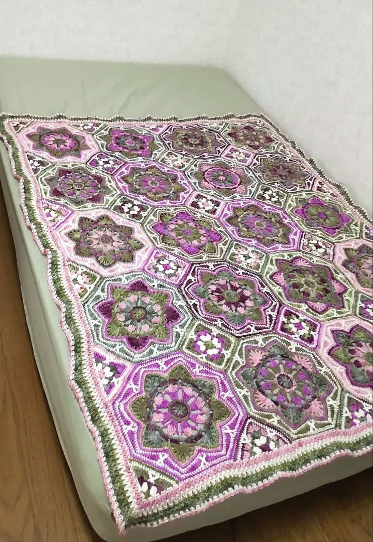 C425　手編みマルチカバー　ブランケット　モチーフ編み　大判　曼陀羅クロッシェ