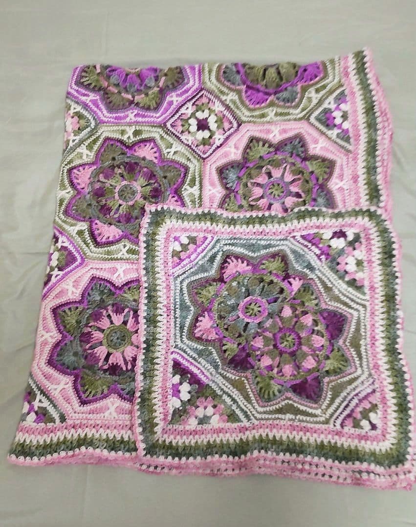 C425　手編みマルチカバー　ブランケット　モチーフ編み　大判　曼陀羅クロッシェ