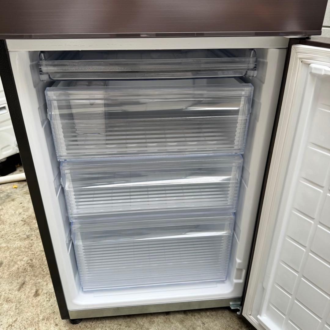 84⭐️2022年製美品★シャープ　冷蔵庫　ブラウン　大型　2ドア　280L