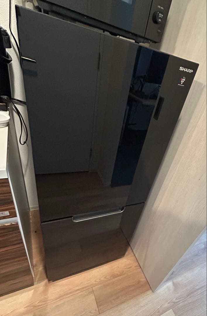 SHARP プラズマクラスター搭載スタイリッシュブラック冷蔵庫