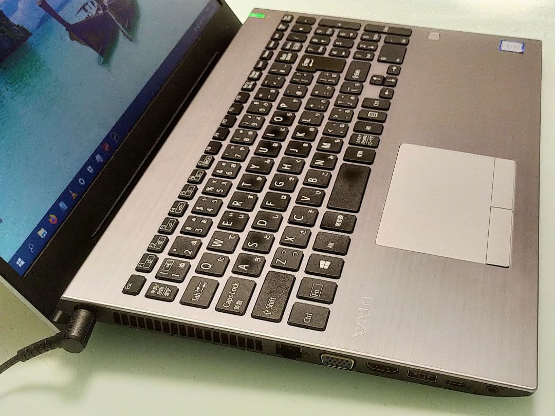 美品中古のVAIO Pro PH15.5インチ第9世代i5デスクノート