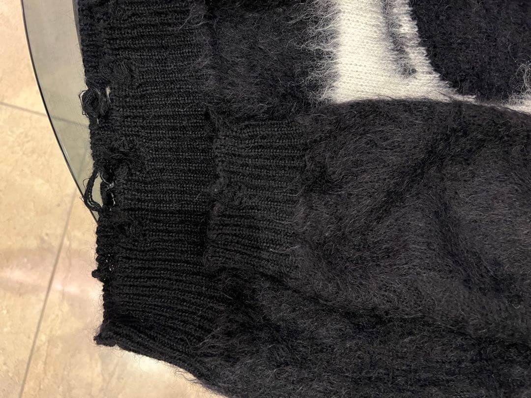 サンローランダメージ加工ニットセーター