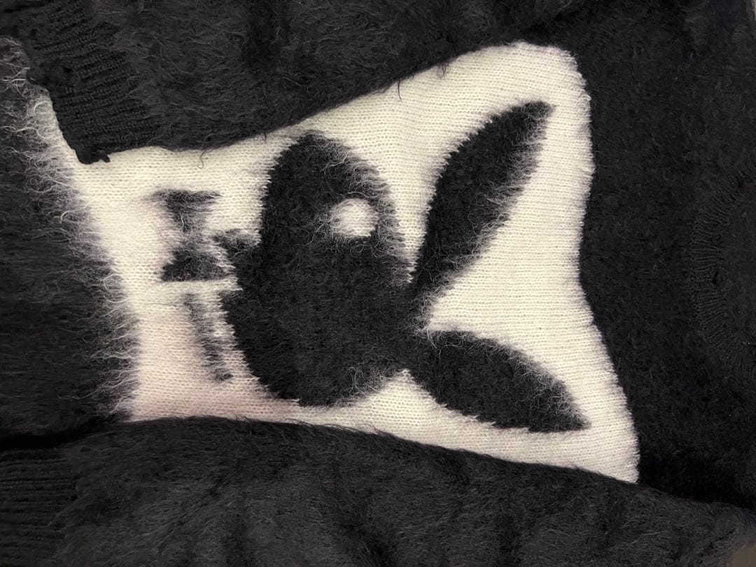 サンローランダメージ加工ニットセーター