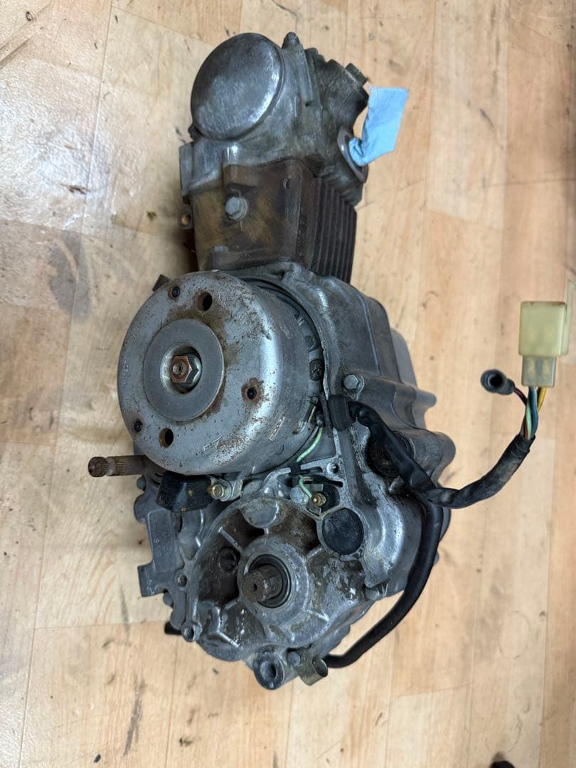 シャリー 純正エンジン　送料込み　4ミニ 12V カブ 三速