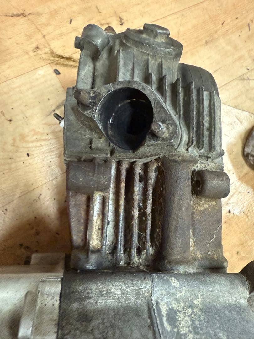 シャリー 純正エンジン　送料込み　4ミニ 12V カブ 三速