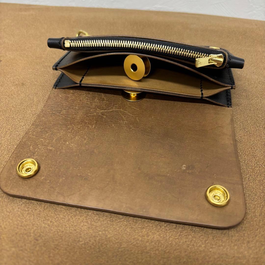 ホースバット　トラッカーウォレット　ミドル　黒　茶心　3層　MARYAM