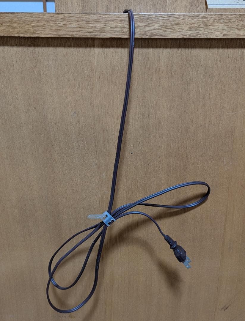 レトロな三面鏡の木製 化粧台・ドレッサー コンセント付き