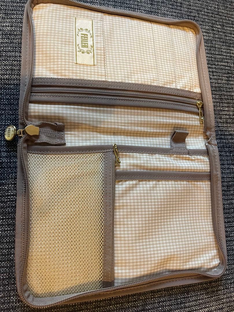 美品⭐︎フェイラーFeiler×VERY母子手帳マルチケース⭐︎