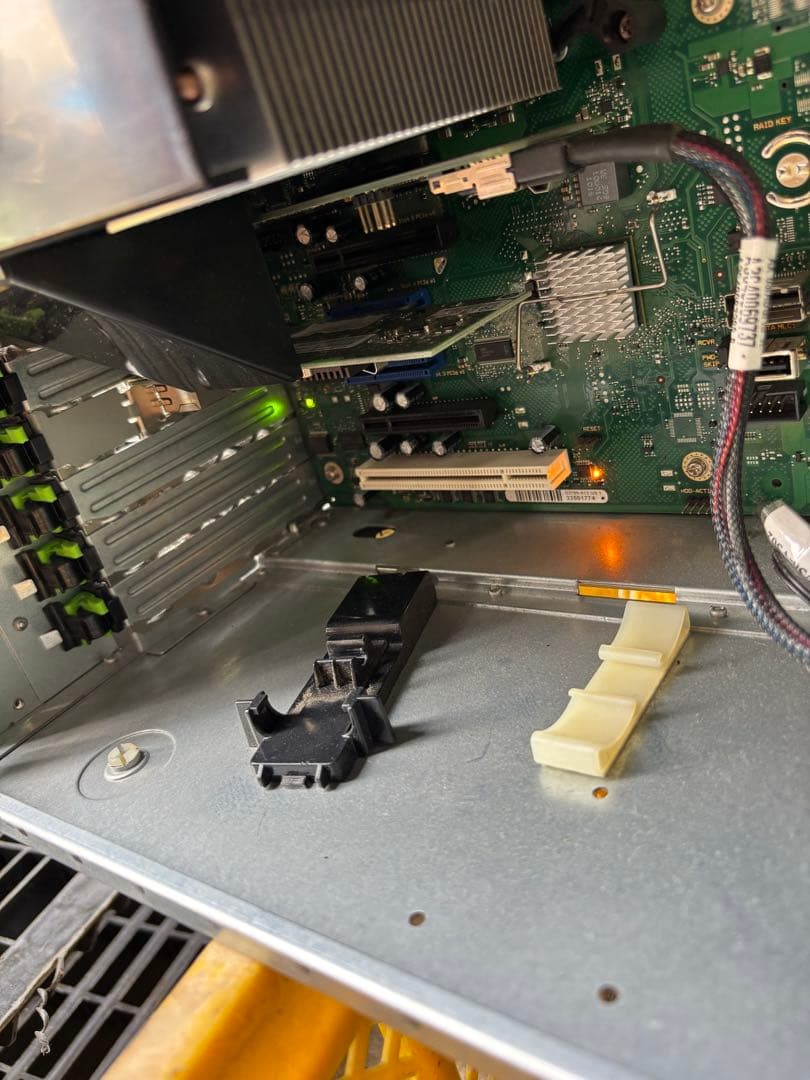 M62富士通PRIMERGY TX150 S7サーバータワー型パソコン通電確認済